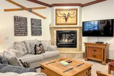 Image de Posh & Private☃Etapes pour soulever et ShuttleSleds & Hill☃Sauna / Hottub / Garage