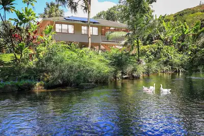 Image de ♥ River Estate Guest House ♥ Riverfront ♥ Climatisé ♥ Romantique ♥ Privé ♥ Paisible ♥ Tvnc 5132