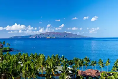 Image de Wailea Ekolu 304 - Unité de première ligne luxueuse avec vue imprenable sur l'océan et le golf