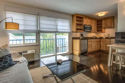 Image de Condo magnifiquement rénové avec stationnement en ville sur l'avenue Rehoboth!