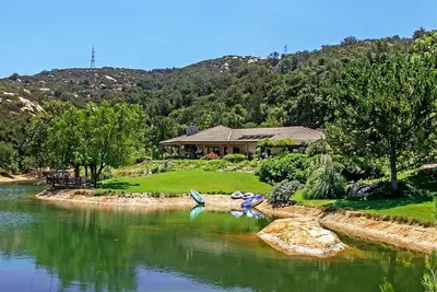Image de San Diego (Fallbrook) Lakefront Resort Style Lakehouse avec piscine, spa, plages à proximité,