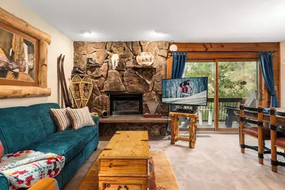 Image de Condo skis aux pieds de première classe - 100 $ à 175 $ la nuit (2-4 nuits min)