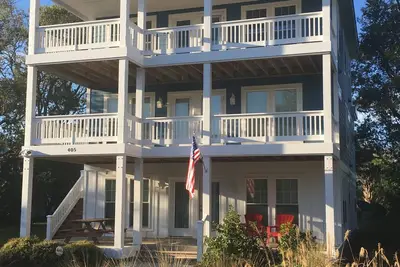 Image de 2 chambres, 1 salle de bain, 2 minutes à pied de la plage, taxes et frais inclus!