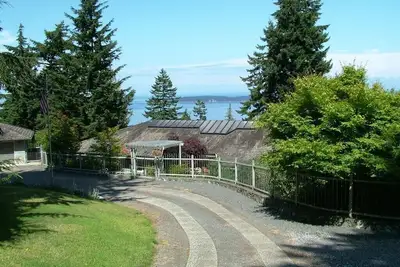 Maison d'hôtes Sea Forever. Une vue imprenable sur la mer et les montagnes. Animaux acceptés. Silencieux.