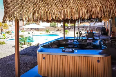 Image de Fun Tropical 4Bed \/ 2Bath Home w \/ Pool Table, Jacuzzi & New Pool w \/ Baja Shelf