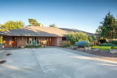 Image de Riverfront Ranch House en Wine Country