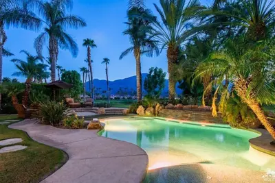 Image de Pga West - oasis extérieure avec piscine / spa luxuriante, cascade et magnifiques couchers de soleil