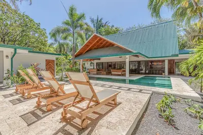 Image de Villa Sonita: Villa de 5 chambres avec chemin privé à Playa Guiones!