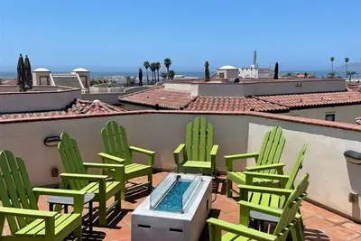 Image de 3 lits 3. 5 salles de bain avec vue sur le toit à couper le souffle situé à quelques pas de la plage