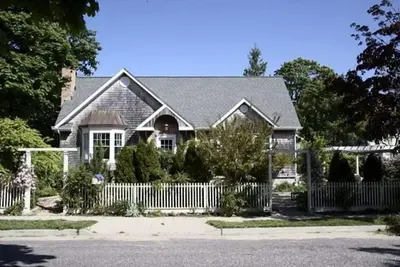 Image de Rose Cottage près de la baie.