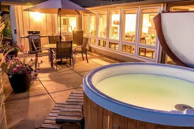 Image de Luxe romantique Guest House sur 20 hectares, bain Ă remous, piscine, court de tennis, vue sur les montagnes