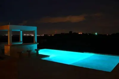 Image de Luxe moderne à quelques pas de la plage de sable dans la belle Puntas Rincon