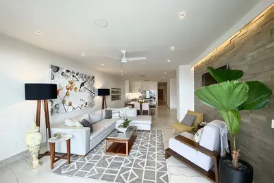 Image de Nouveau Lux Sayan Beachfront Condo - Meilleur emplacement \/ Zone romantique! Taux d'introduction
