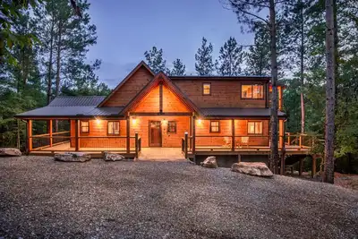 Image de Cristal Ridge Spa Cabin - Spectacular Mountain Ridge Spa Retreat avec Salle de jeux