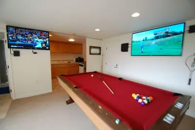 Image de 4. 5 chambres à coucher, 3 bains, 2 cuisines, vues à 180 degrés et une 'caverne de l'homme'