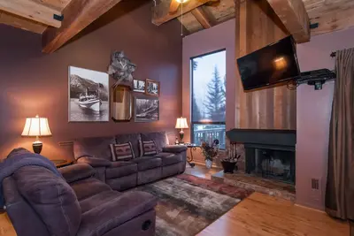 Image de Lake Tahoe - Complexe de maisons de ville sur le lac. Plage privée, jetée, tennis, piscine,