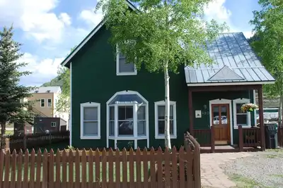 Image de Beau 2br en ville. Deux pâtés de maisons d'Elk. À quelques pas de la navette de ski gratuite.