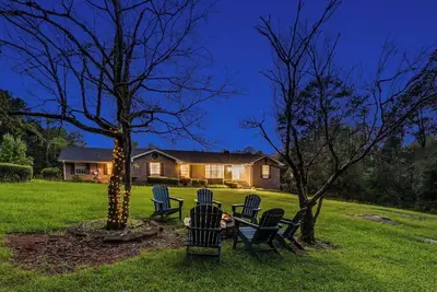 Image de Superbe domaine 4bdr, peut accueillir jusqu'à 15 personnes sur 7 acres