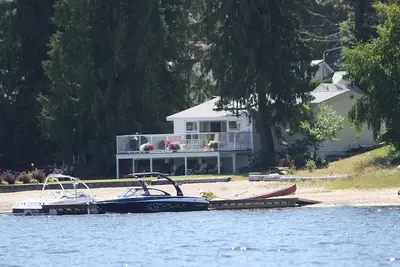 Image de * Golfers - Prime Waterfront Cabin, Sandy Beach - Christina Lake, Bc!