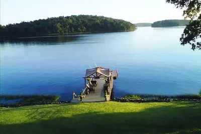 Image de Vues inoubliables sur le lac Badin et les monts Uwharrie - bain à remous