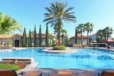 Image de Villa de style méditerranéen 3 chambres 2 salles de bain à côté de la porte des champions