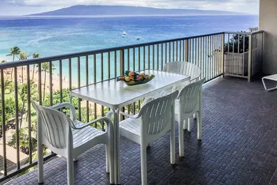 Image de The Whaler 11th floor One in from Oceanfront Amazing Views Sunsets on our lanai!