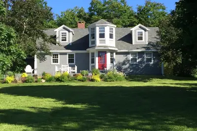 Image de Ocean Front Estate exécutif avec 2 hectares surplombant les eaux de Mahone Bay