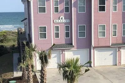 Image de Oceanfront 6 Br, 4 salles de bain Lotissement Avec Piscine communautaire à la fin de B Allée