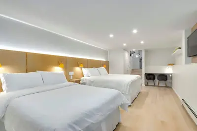 Image de Suite moderne avec lit King Size (sans frais de nettoyage)