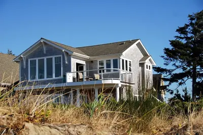 Image de Bord De L'Eau Bungalow. . . Vues, Vues, Vues!