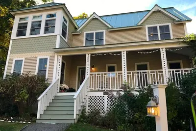 Image de Beau et spacieux nouveau chalet dans le charmant village de Bayside