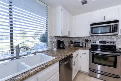 Image de 3 Bed 2 Bath (6 personnes) remodelé Janvier 2015. Super Clean et luxueux.
