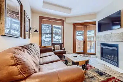 Image de Ski-in / out Center Village Penthouse avec HotTub pour 10 personnes