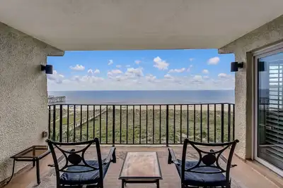 Image de Magnifiquement mis Ă jour Amelia South Condo Vues Ă couper le souffle - Direct Oceanfront