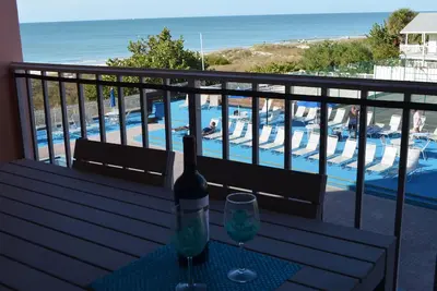 Image de Reef Club - Beachfront - Spacieux Condo 3 chambres - Entièrement rénové