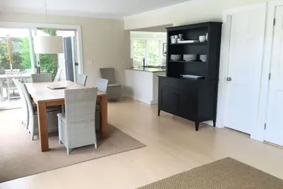 Image de Bright & Beautiful Southampton 4 Br près du village - Md-Juin 25k - Hebdomadaire 7, 000