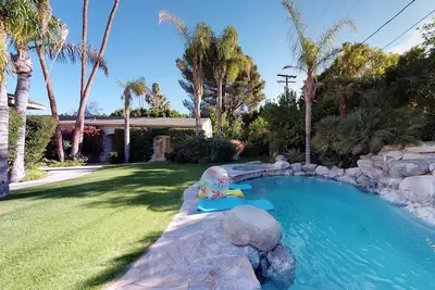 Image de Cuckoo's Nest In Movie Colony - Pool-Waterfall-Spa with views from the pool!