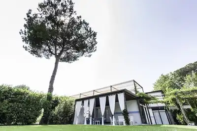 Image de Villa architecturale / minimaliste à Forte dei Marmi, Roma Imperiale