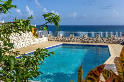 Image de Pelican Key Private Villa de luxe avec vue panoramique sur la mer des CaraĂŻbes
