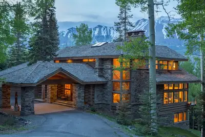Image de Maison de montagne spacieuse située à pied de Bridges Ski Run - Des vues incroyables!