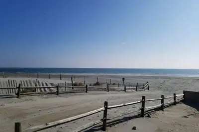 Image de N. Wildwood Condo, 3 chambres, 2 salles de bains, 1 pâté de maisons de la plage / promenade, excellent emplacement!