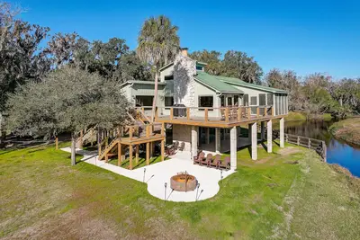 Image de Ranch de 700 acres sur la rivière historique de la paix en Floride!