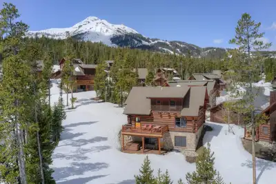Image de Ski-In / Ski-Out Powder Ridge Cabin In Beautiful Big Sky