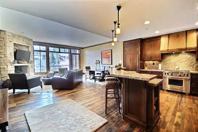 Image de Ski-in / Ski-Out Luxury Home dans Arrowleaf au col de l'Empire Deer Valley