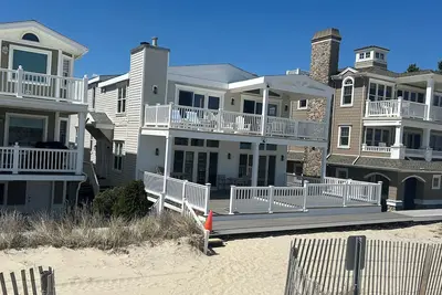 Image de Incroyable maison en bord de plage au 2ème étage avec vue panoramique sur l'océan