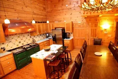 Image de Riverfront Retreat w / Amazing Views! Pêche. Randonnée. Plate-forme. Rassemblements / mariages. Wifi
