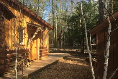 Image de Cabine accueillante pour les familles et les animaux près du lac Fife