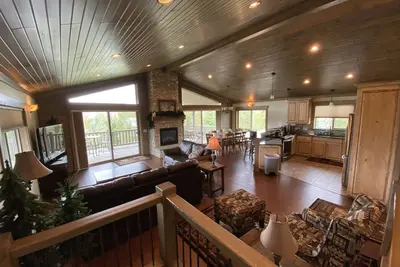 Image de Elk Meadows Beautiful New Construction À seulement 30 km de Ynp