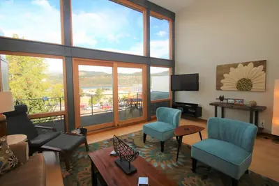 Image de Vue Imprenable dans cette belle maison de ville moderne du centre-ville de Hood River, pour 8 personnes!