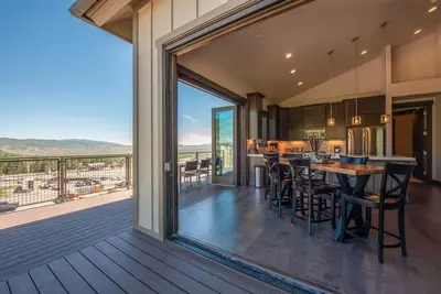 Image de Blackstone Freemont Grand - marches menant à l'ascenseur, grand penthouse d'angle avec terrasse panoramique, vues superbes, plus - nouveau